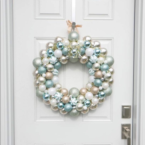 SOLD 🎈Ornament Wreath Handmade Shatterproof decor - Picture 2 of 4